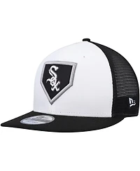 Men's New Era White, Black Chicago White Sox 2022 Clubhouse Trucker 9Fifty Snapback Hat
