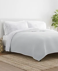 ienjoy Home Scallop Reversible 2-Pc. Lightweight Quilt Set, Twin/Twin Xl