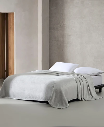 Calvin Klein Core Plush Solid Blanket, Queen