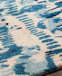 Surya Kavita 33061 2'x3' Area Rug