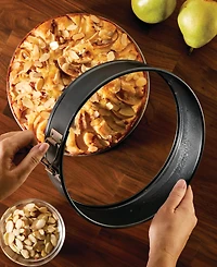 Farberware Bake with Mickey Mouse 9-Inch Springform Pan