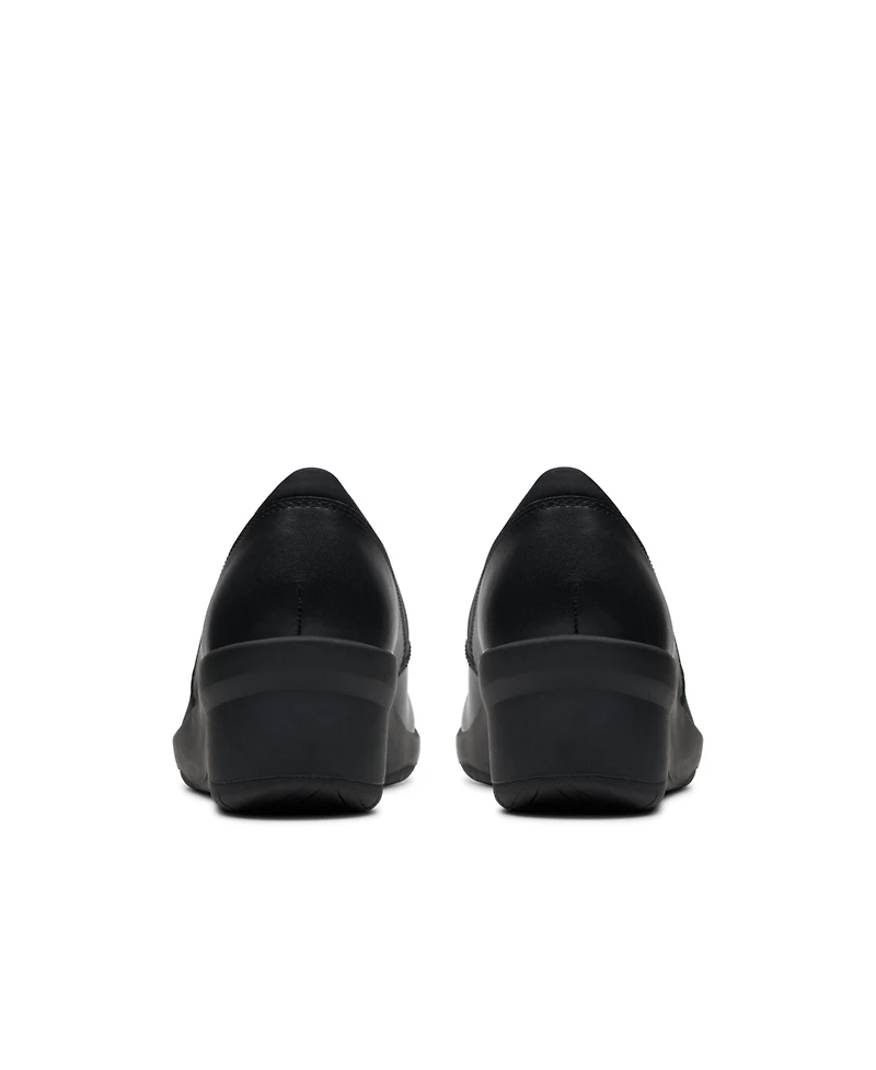 Clarks Women's Collection Suttyn Walk Shoes