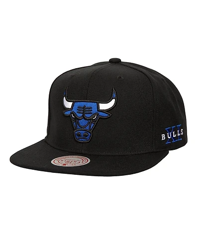 Mitchell & Ness Men's Black Chicago Bulls Core Xi Snapback Hat