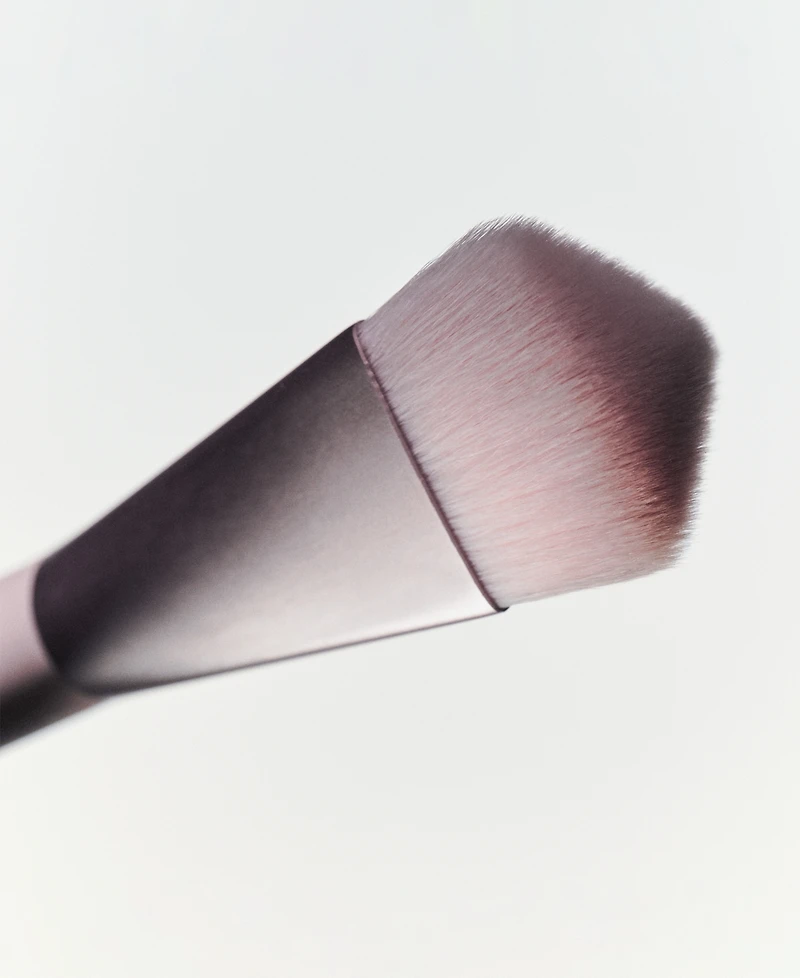 Kylie Cosmetics Skin Tint Brush