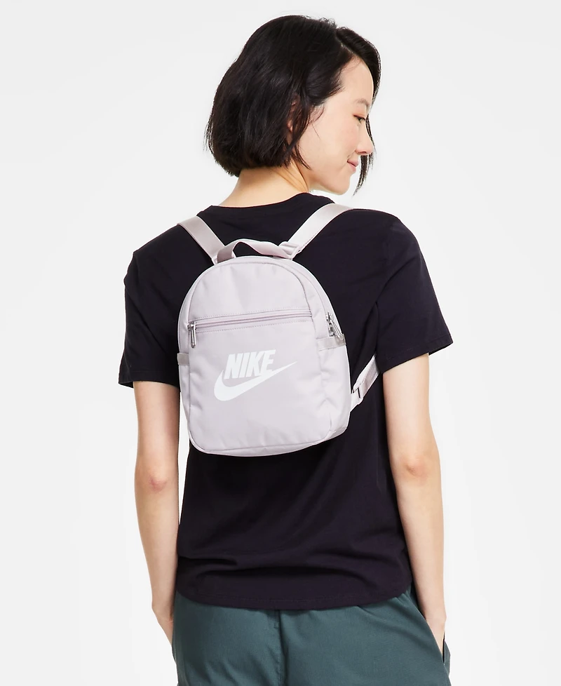 Nike Women's Sportswear Club Essentials T-Shirt