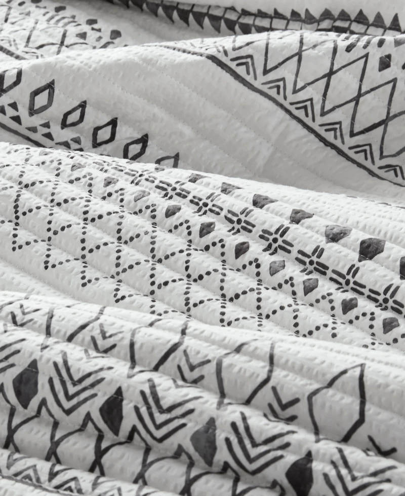 Madison Park Fraser Reversible Printed Microfiber Seersucker 3-Pc. Quilt Set, Full/Queen
