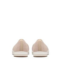 Clarks Women's Cloud Steppers Breeze Stretch Closed Toe Shoes