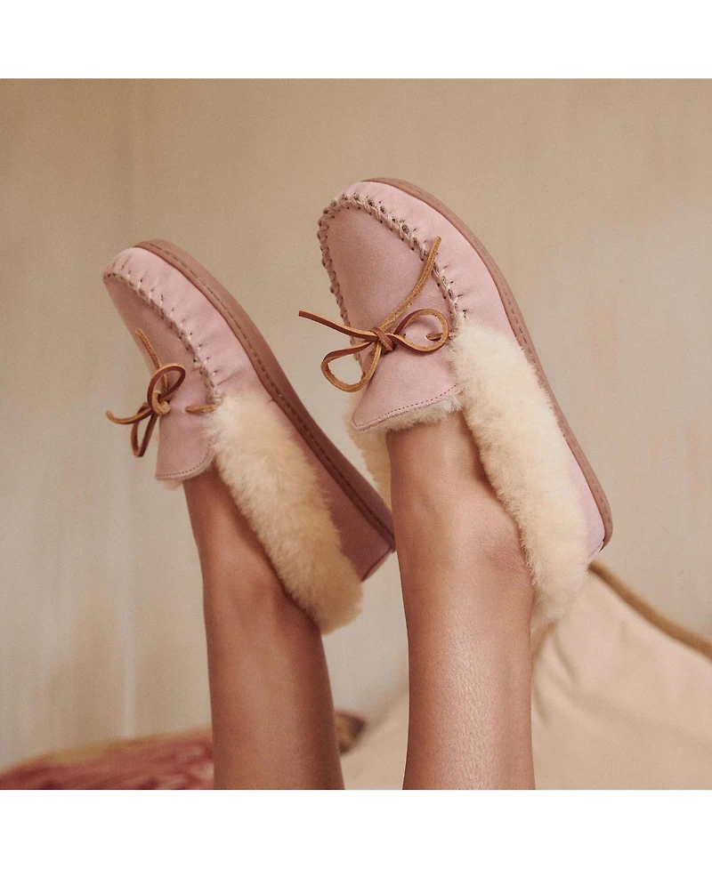 Minnetonka Women's Alpine Sheepskin Slippers