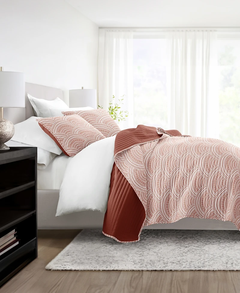 ienjoy Home Scallop Reversible 2-Pc. Lightweight Quilt Set, Twin/Twin Xl