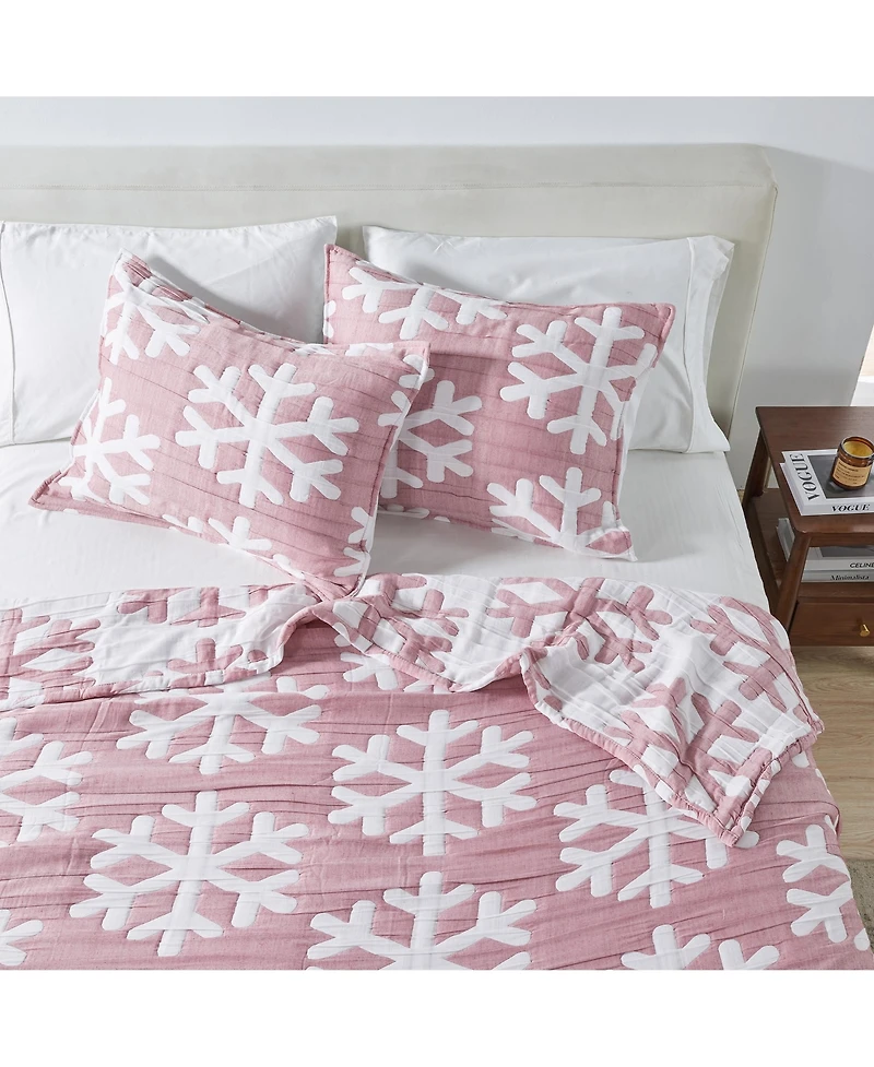 Winter-Themed Snowflake Matelasse Quilt Set with Shams