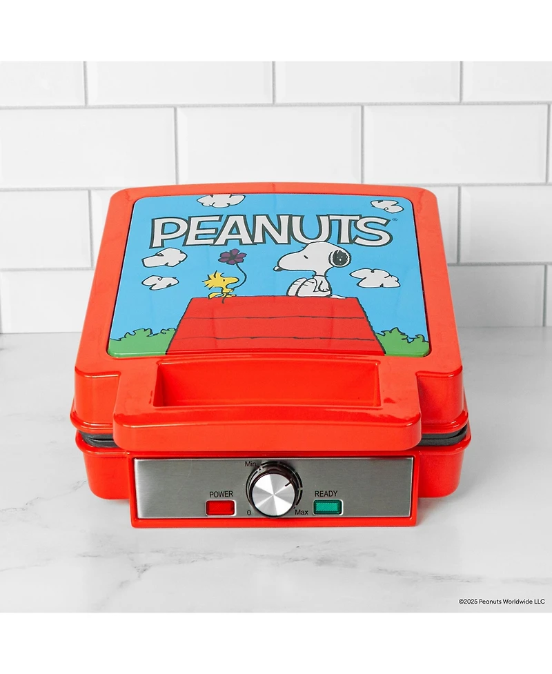 Uncanny Brands Peanuts Deluxe Waffler