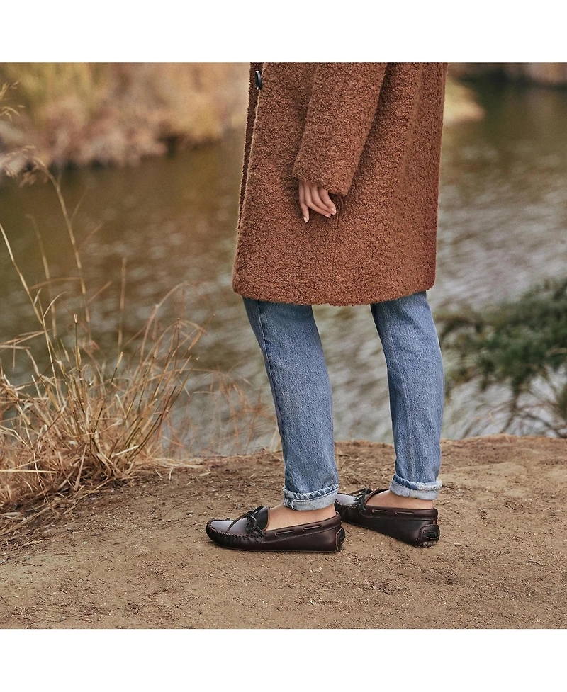 Minnetonka Women's Classic Driver Moccasin Flats