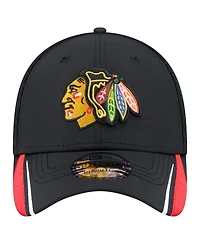 New Era Men's Black Chicago Blackhawks Linear Featherweight 39THIRTY Flex Hat