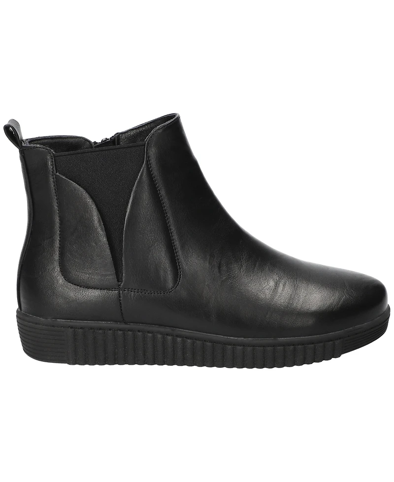 Easy Street Women's Wyatt Chelsea Boots