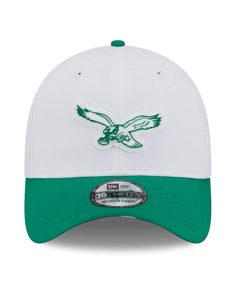 New Era Men's White/Kelly Green Philadelphia Eagles 2025 Nfl Training Camp Throwback Logo 39THIRTY Flex Hat