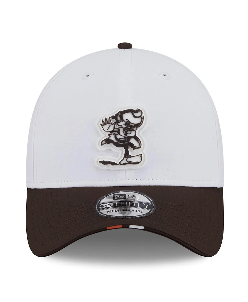 New Era Men's White/Brown Cleveland Browns 2025 Nfl Training Camp Throwback Logo 39THIRTY Flex Hat