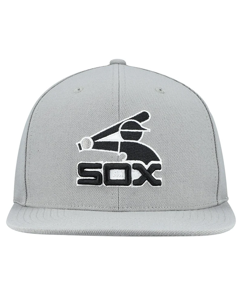 Mitchell & Ness Men's White Chicago White Sox Cooperstown Collection Basic Flip Snapback Hat