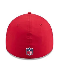 New Era Men's Red Tampa Bay Buccaneers 2025 Sideline 39THIRTY Flex Hat