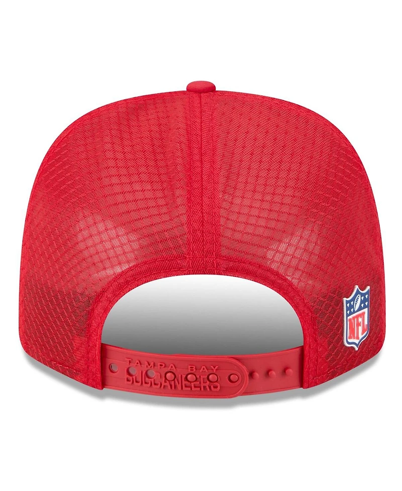 New Era Men's Red Tampa Bay Buccaneers 2025 Sideline 9SEVENTY Trucker Adjustable Hat