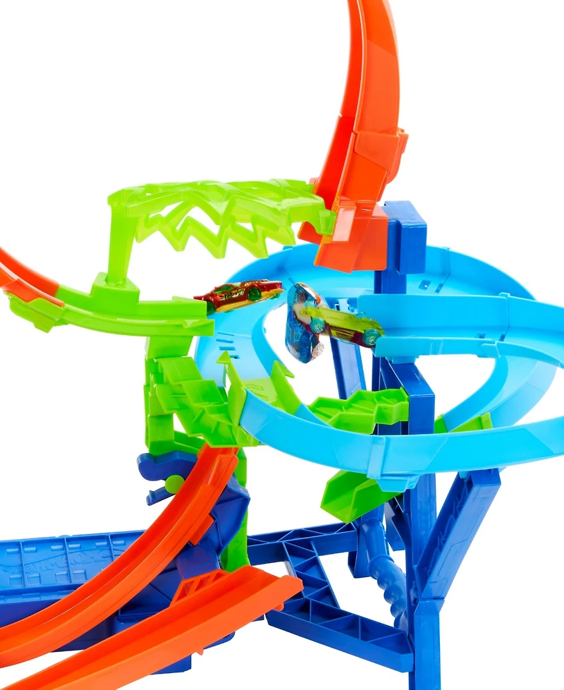 Hot Wheels Stunt Tracks Mid-Air Crash Playset and Car