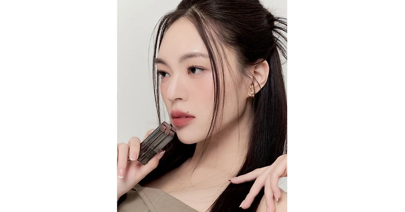 Moodwear Blur Lipstick