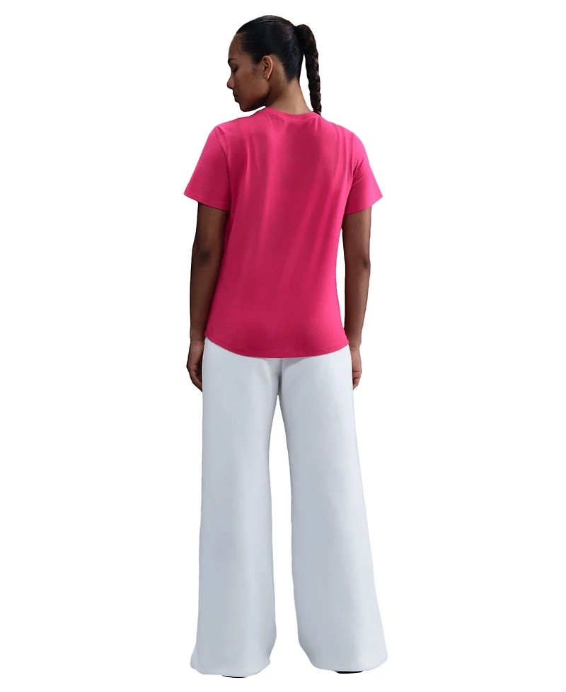 Nike Women's Sportswear Club Essentials T-Shirt