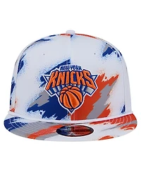 New Era Men's White New York Knicks Paint 9FIFTY Snapback Hat
