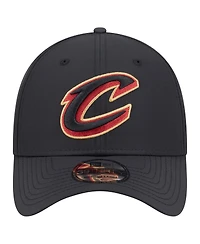 New Era Men's Black Cleveland Cavaliers Night 39THIRTY Flex Hat
