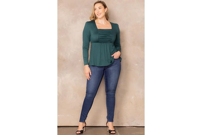 Kiyonna Women's Plus Rylan Long Sleeve Square Neck Ruched Top