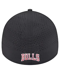 New Era Men's Black Chicago Bulls Featherweight Poly Rope Flex 39Thirty Hat
