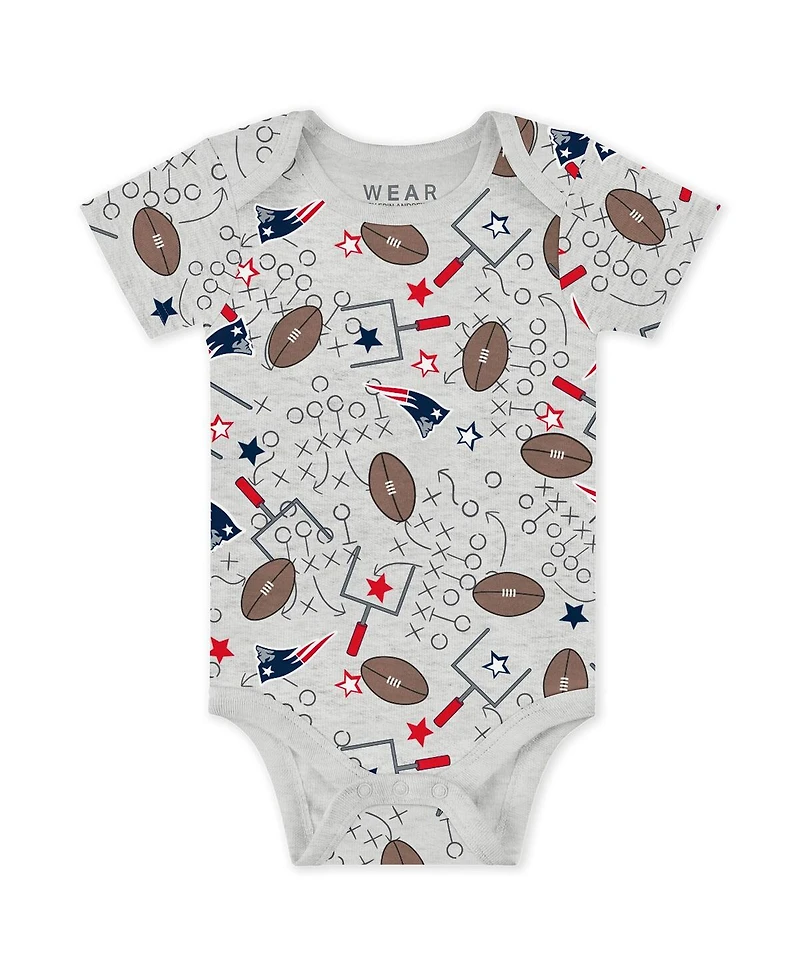 Wear by Erin Andrews Baby Boys and Girls Newborn 3-Piece New England Patriots Turn Me Around Bodysuits Pant Set