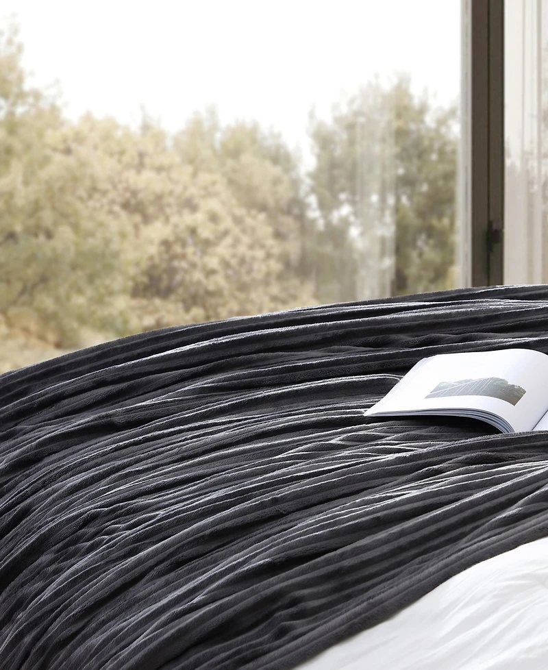 Eddie Bauer Mountain Valley Ribbed Plush Heated Blanket