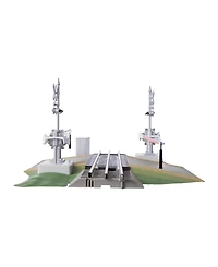 Lionel Fast Track Grade Crossing with Gates Flashers Toy