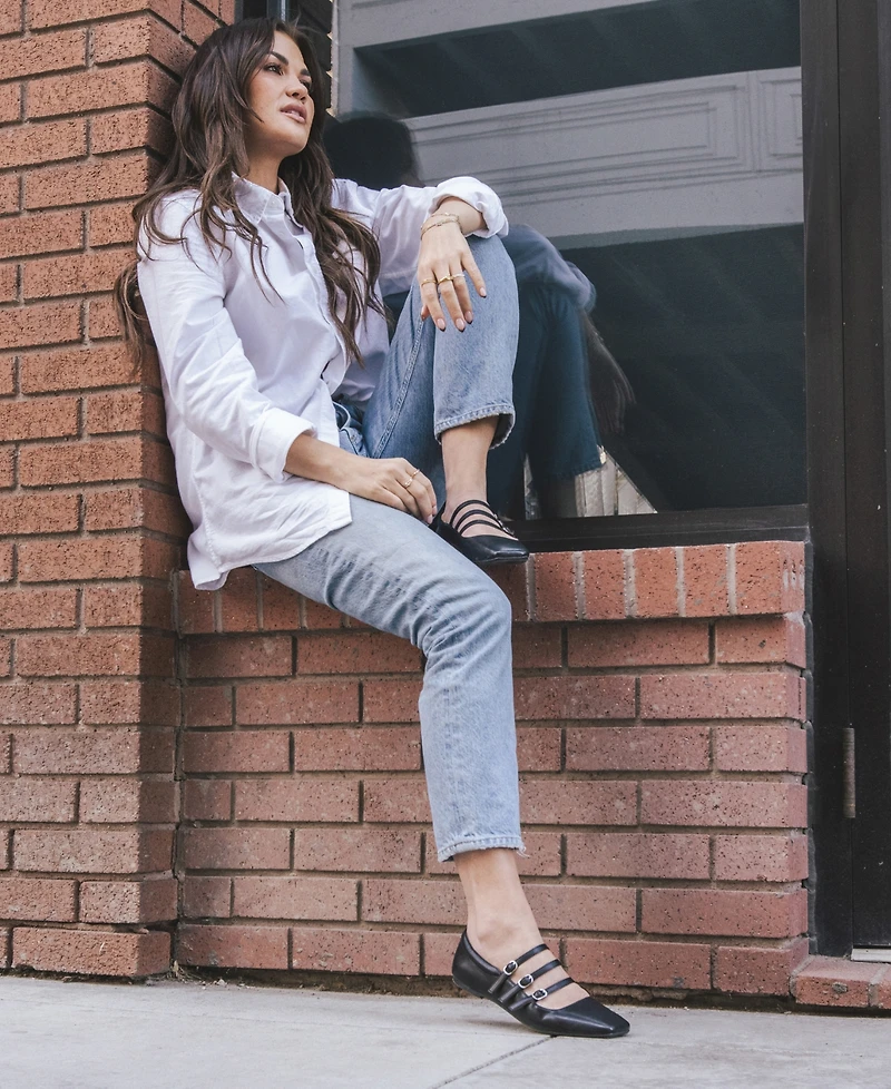 Journee Collection Women's Darlin Multi Strap Mary Jane Square Toe Flats