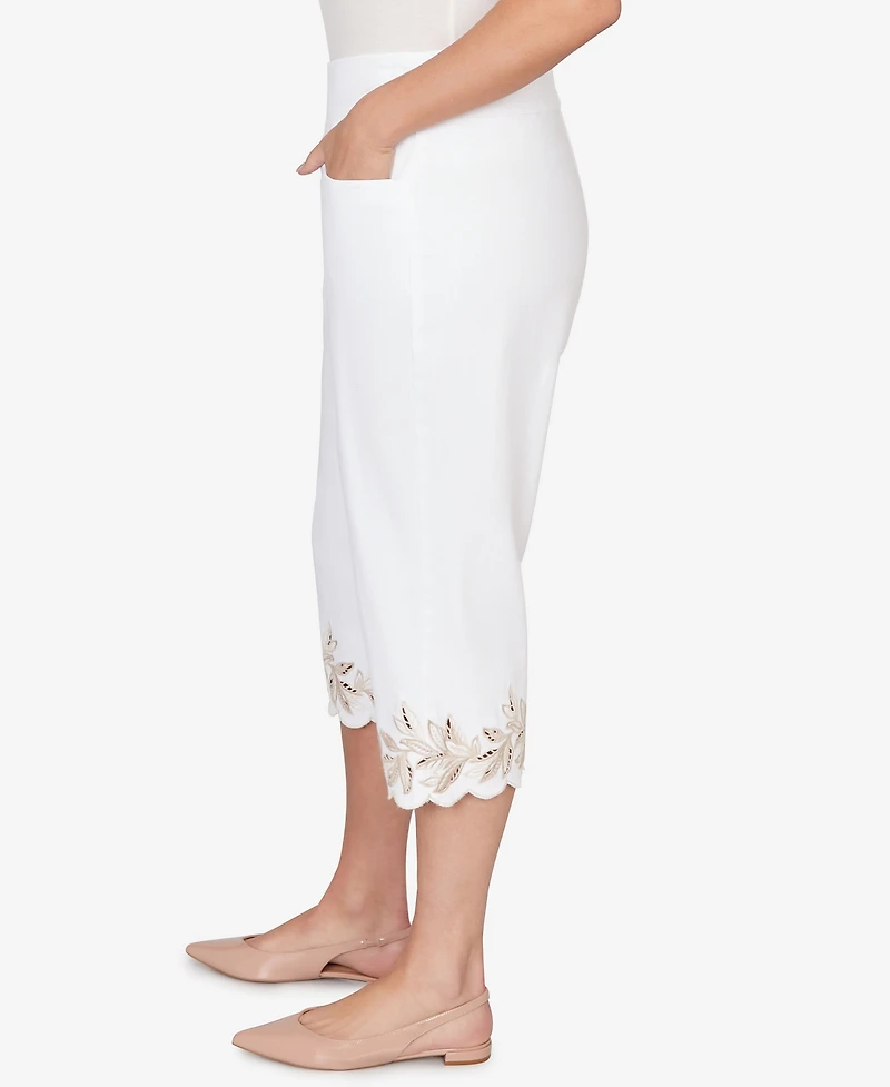 Alfred Dunner Plus Natural Wonder Leaf Cut Out Super Stretch Denim Capri Pants