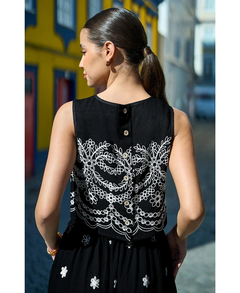 Yumi Women's Embroidered Crop Top