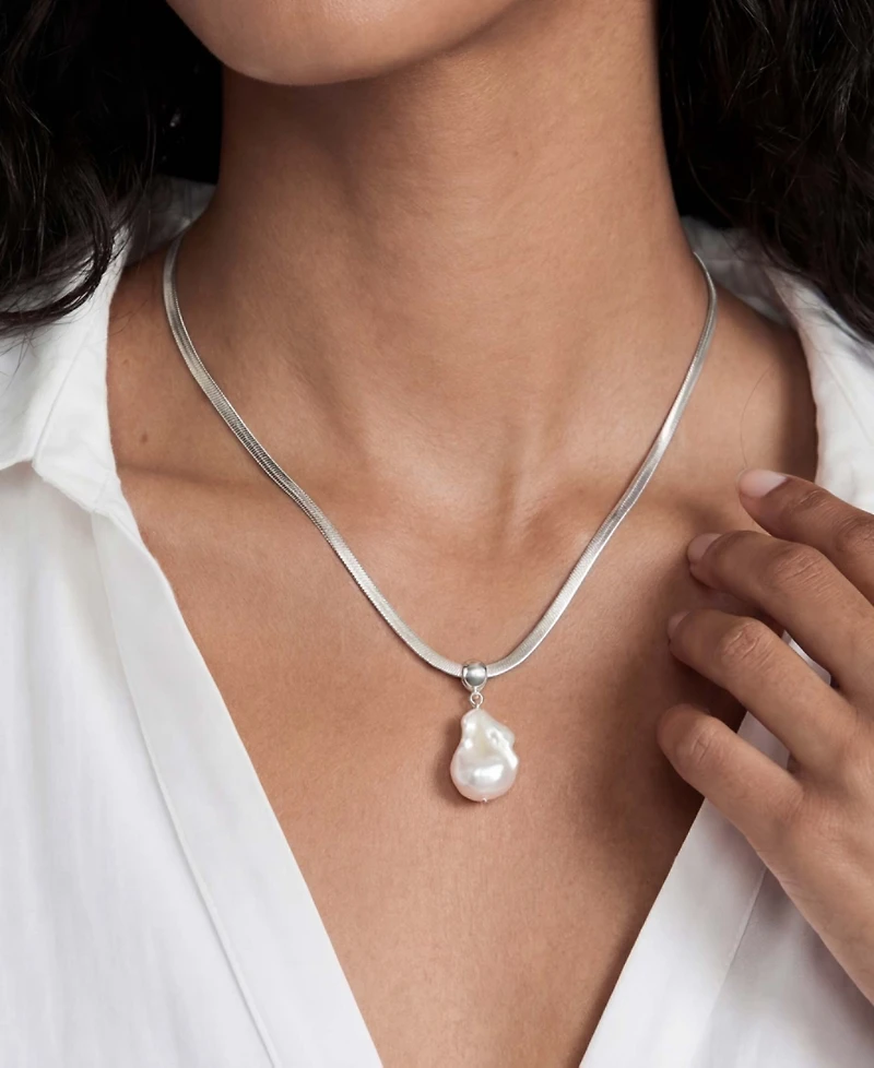 Ettika Baroque Mother of Pearl Pendant Necklace