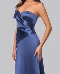 Blondie Nites Juniors' Sweetheart Neck Gown