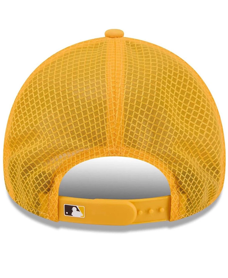 New Era Men's Gold San Diego Padres 2026 Batting Practice Apex 9FORTY Adjustable Trucker Hat