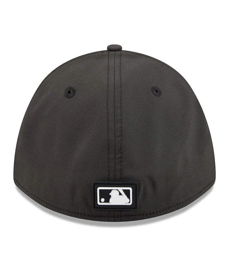 New Era Men's Black Chicago White Sox 2026 Clubhouse M-Crown 39THIRTY Flex Hat