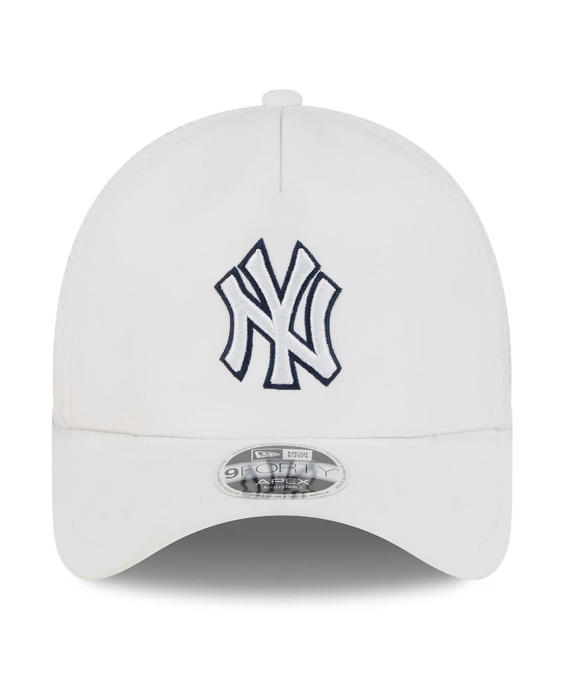 New Era Men's White New York Yankees 2026 Batting Practice Apex 9FORTY Adjustable Trucker Hat