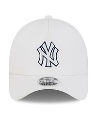 New Era Men's White New York Yankees 2026 Batting Practice Apex 9FORTY Adjustable Trucker Hat