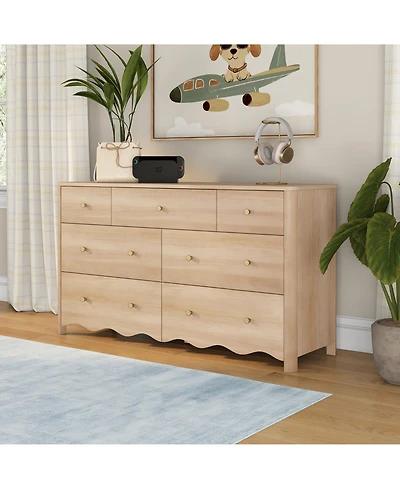 Max and Lily Sutton 7 Drawer Dresser