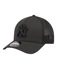 New Era Men's Black New York Yankees Badged M-Crown A-Frame 9FORTY Trucker Adjustable Hat