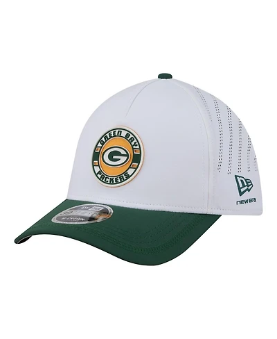 New Era Men's White/Green Bay Packers Patch 39THIRTY A-Frame M-Crown Perforated Flex Hat