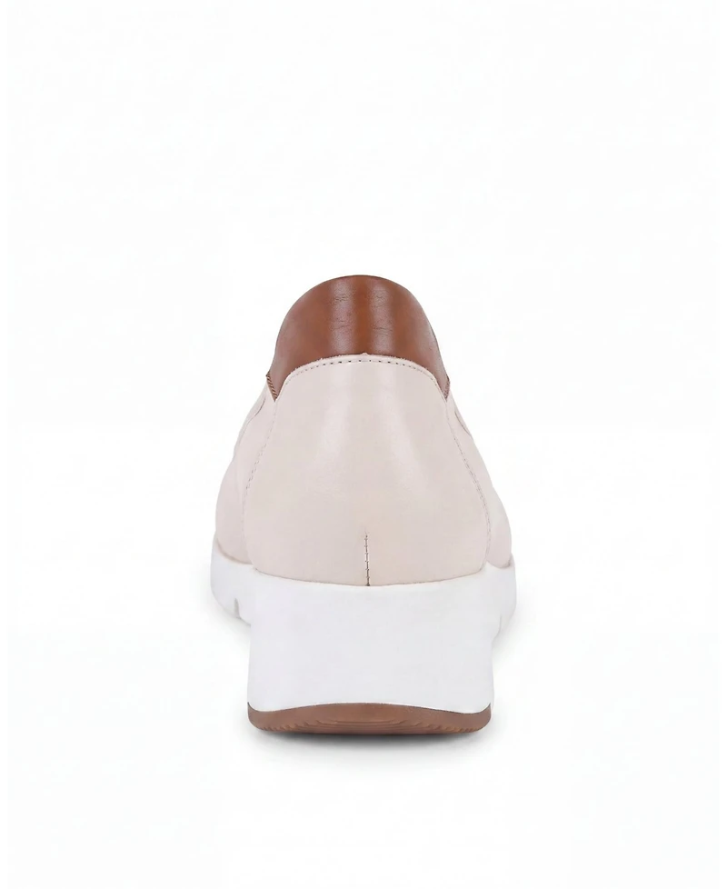 Menina Step Women's Promenade Leather Comfort Flat