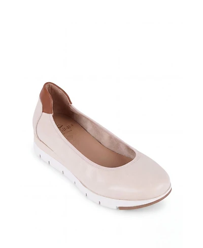 Menina Step Women's Promenade Leather Comfort Flat