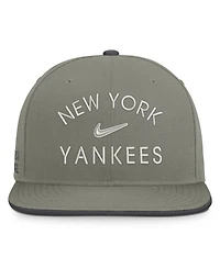 Nike Men's Olive New York Yankees Pro Dri-fit Snapback Hat