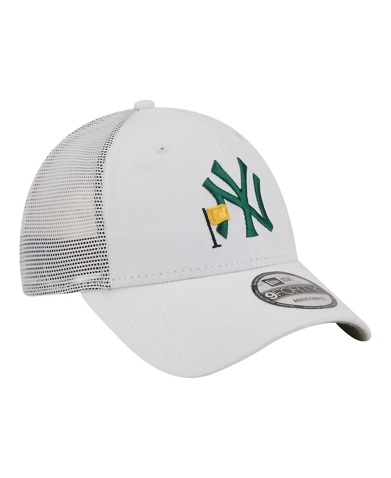 New Era Men's White New York Yankees Flag 9FORTY Trucker Adjustable Hat