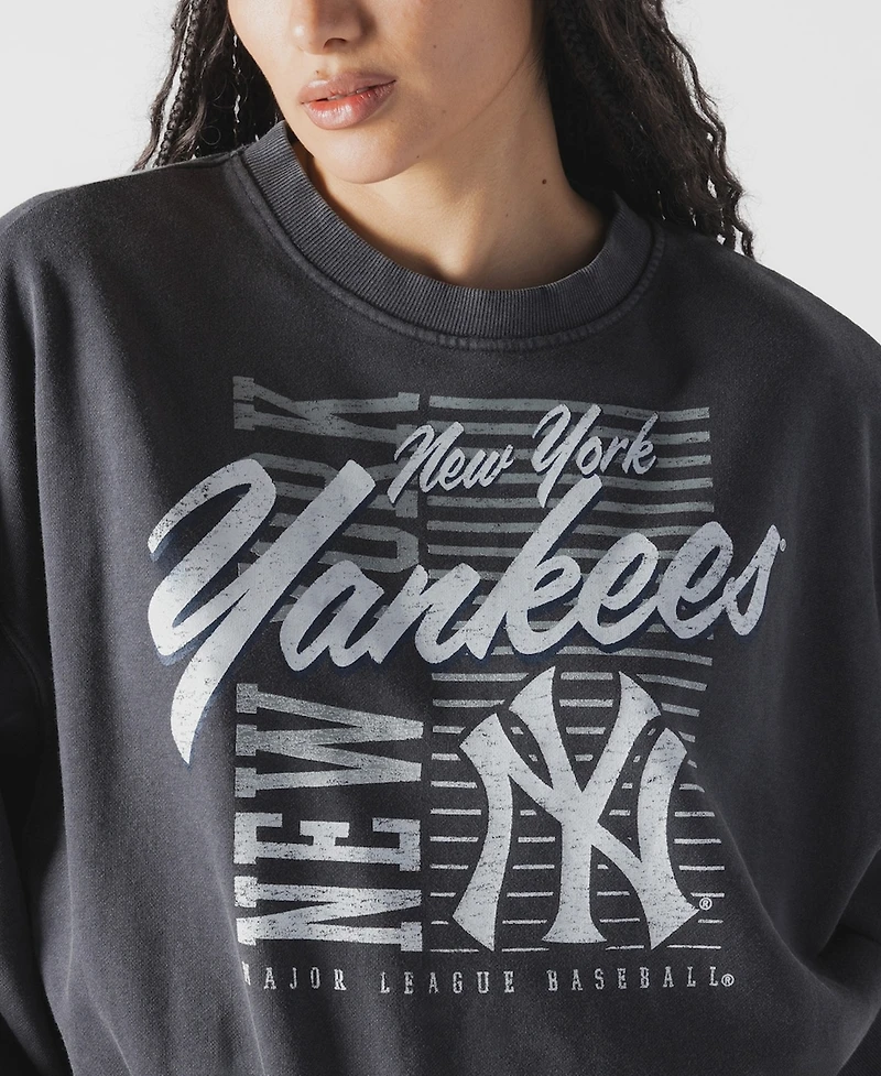 New Era Women's Navy York Yankees Boxy Mineral Wash Dolmen Sleeve Cropped Sweatshirt